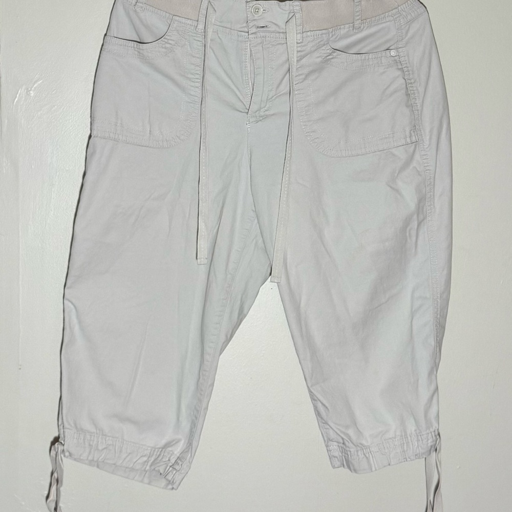 Gloria Vanderbilt White Cargo Shorts with Relaxed Fit
